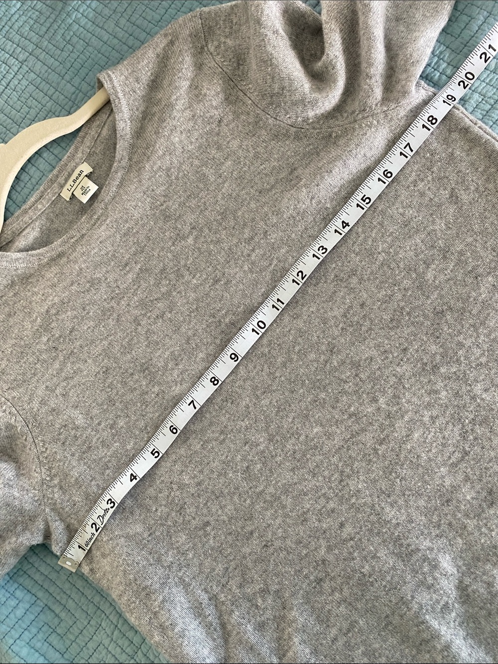 L.L. Bean đź’Ż% cashmere Light Gray Crewneck Sweater - Picture 5 of 5